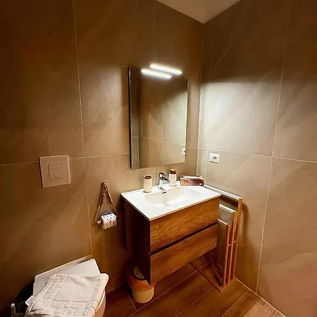 Two Διαμέρισμα *